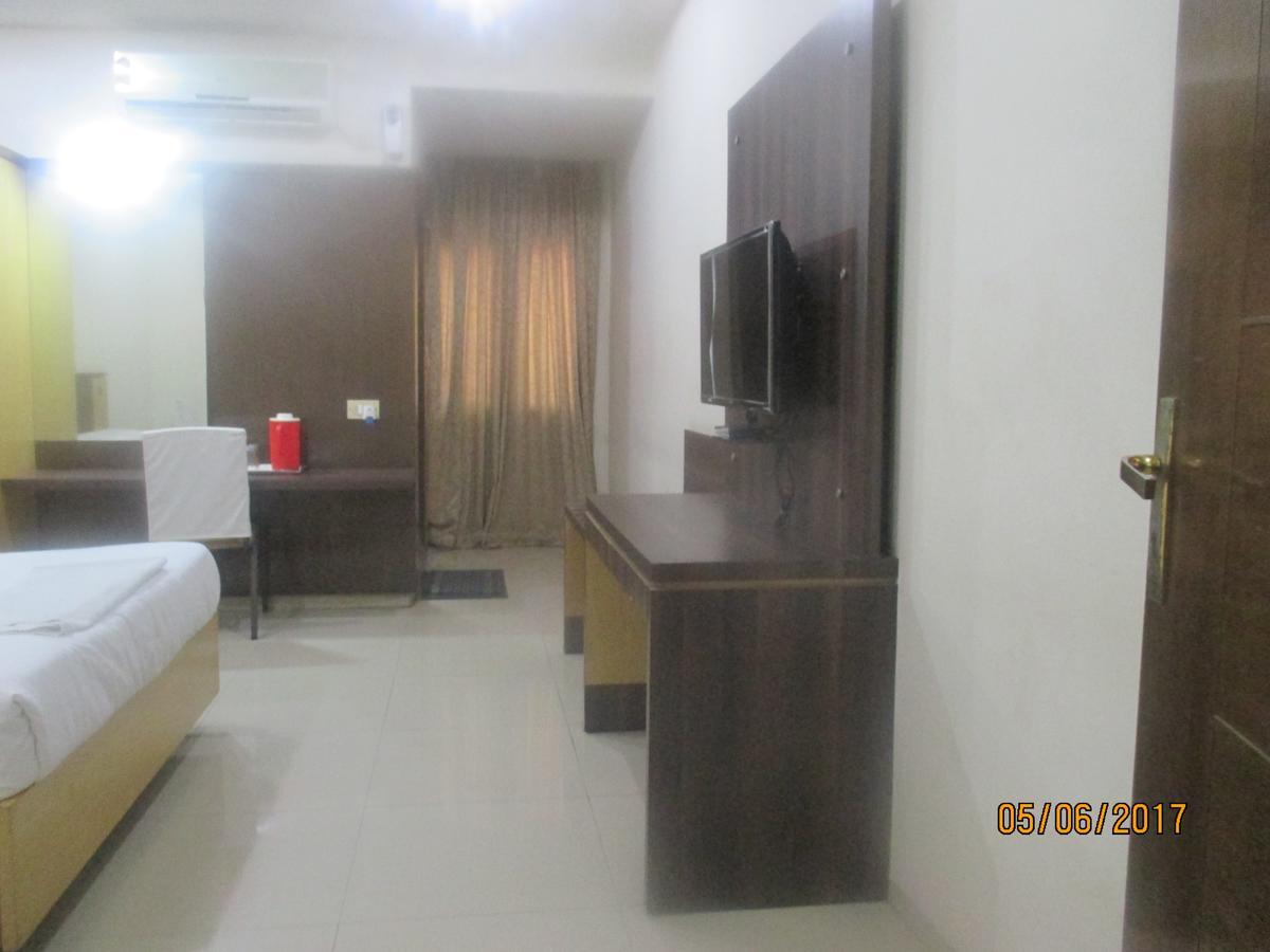 A.R Grand Hotel Visakhapatnam Exteriör bild