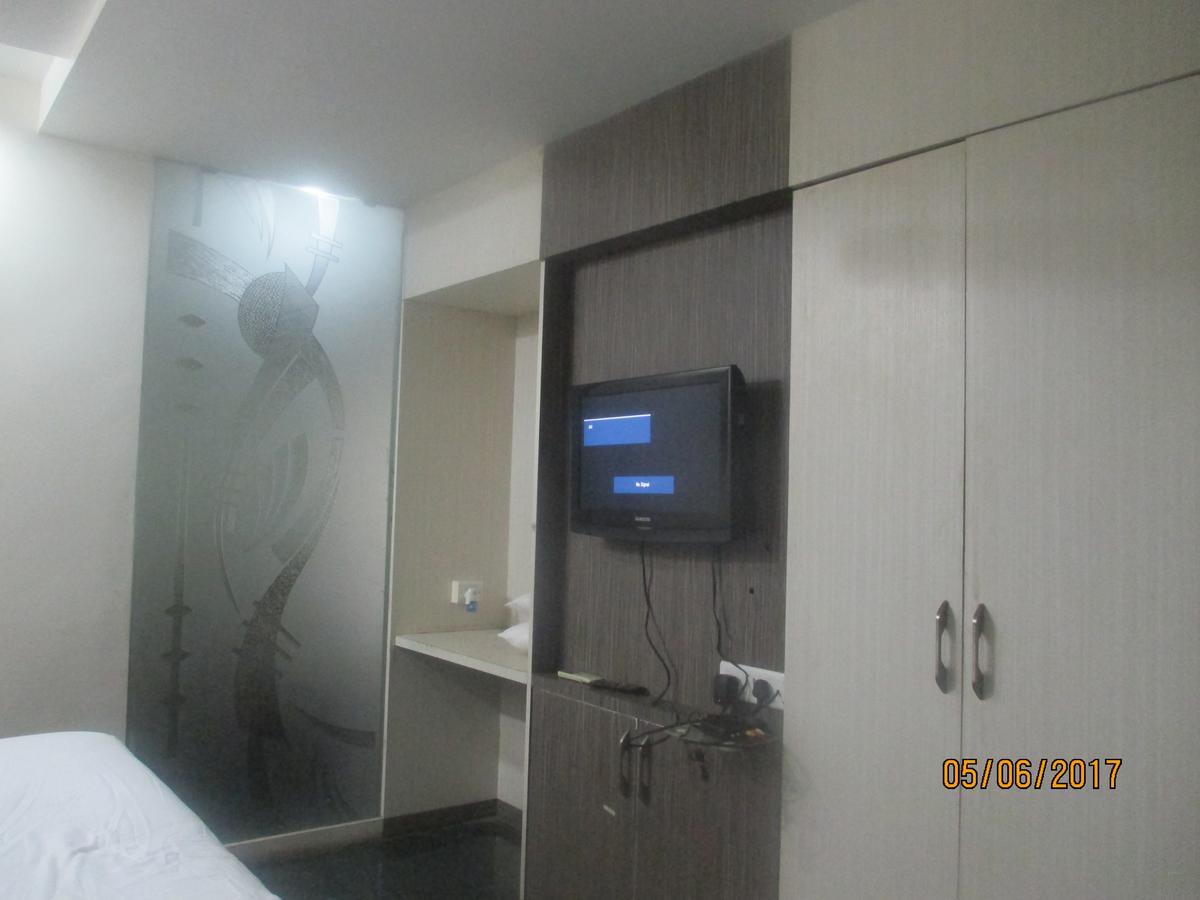 A.R Grand Hotel Visakhapatnam Exteriör bild
