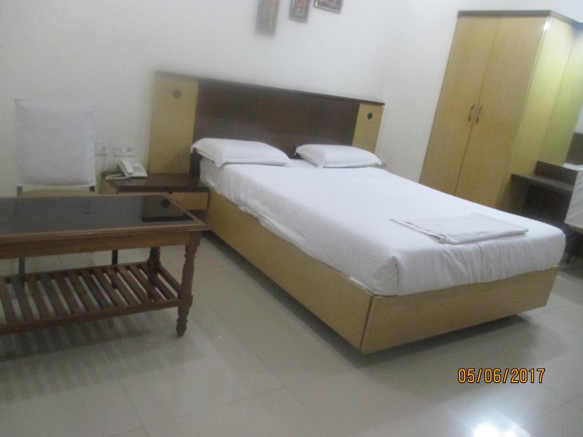 A.R Grand Hotel Visakhapatnam Exteriör bild